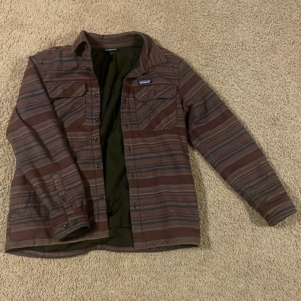 Patagonia 
Men's Large 
Lightweight Insulated Fjord Shirt
Aztec Pattern